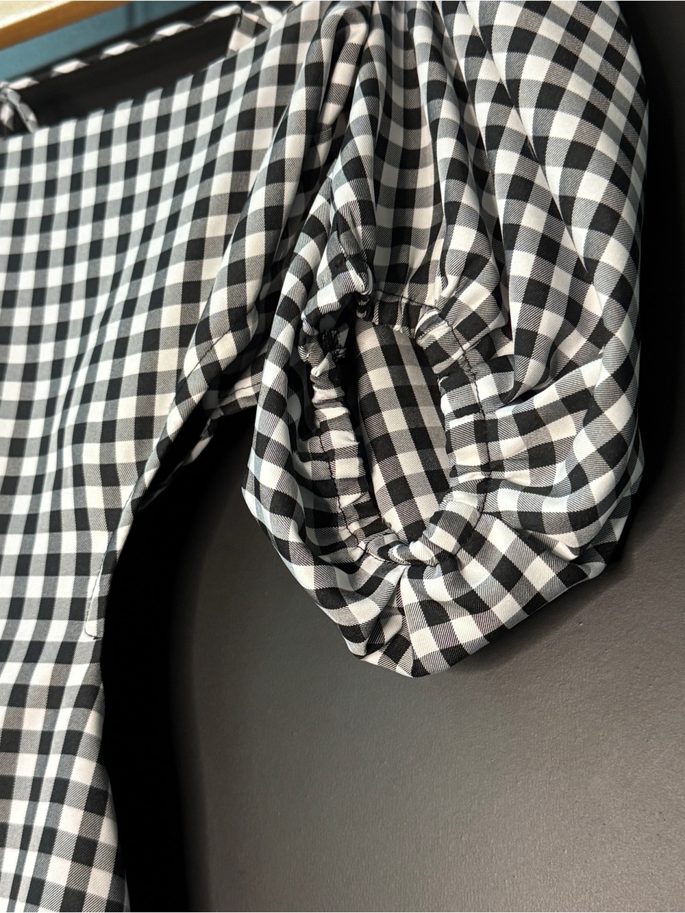 More To Come - Bethanie Puff Sleeve Mini Dress XS - NWOT - Gingham Cutout - Picture 4 of 7